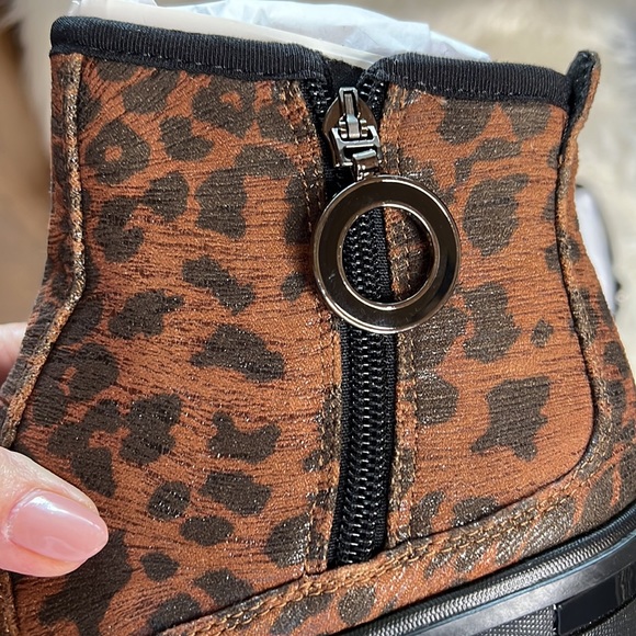 BZEES Leopard Print Tease Ankle Bootie Sz 8.5 W NIB - Picture 11 of 14